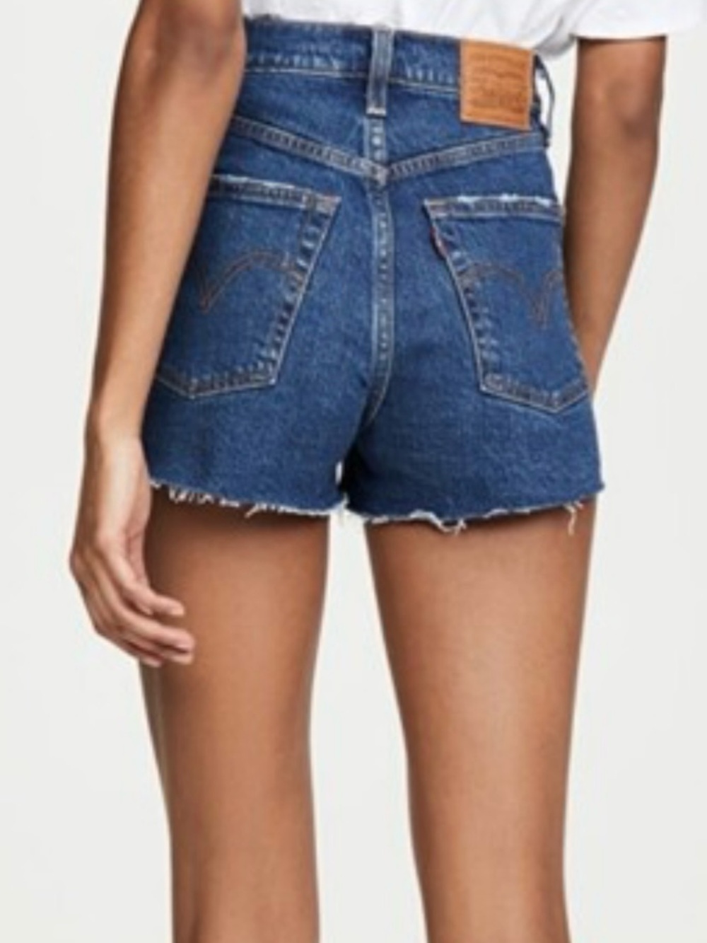 Levi’s Ribcage Shorts - Picture 2 of 6
